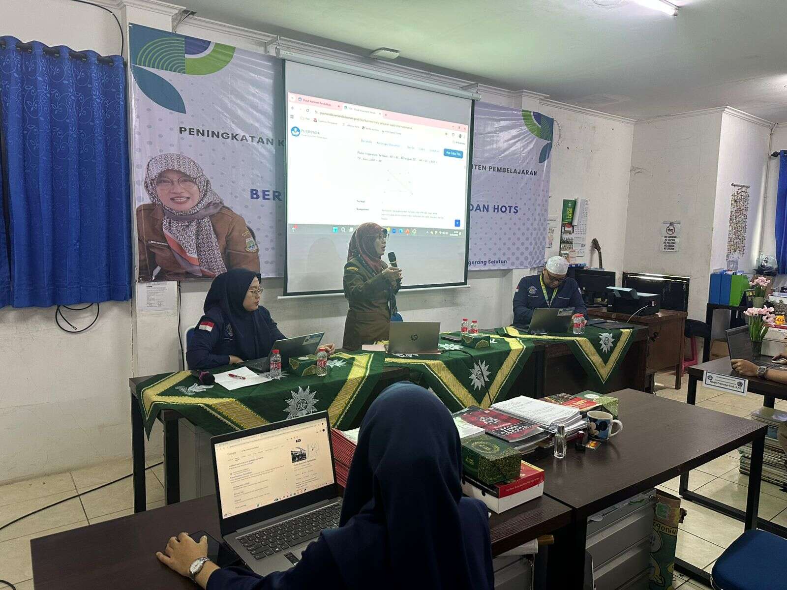 Pemantapan Assesment Guru dan Pembuatan Soal Hots